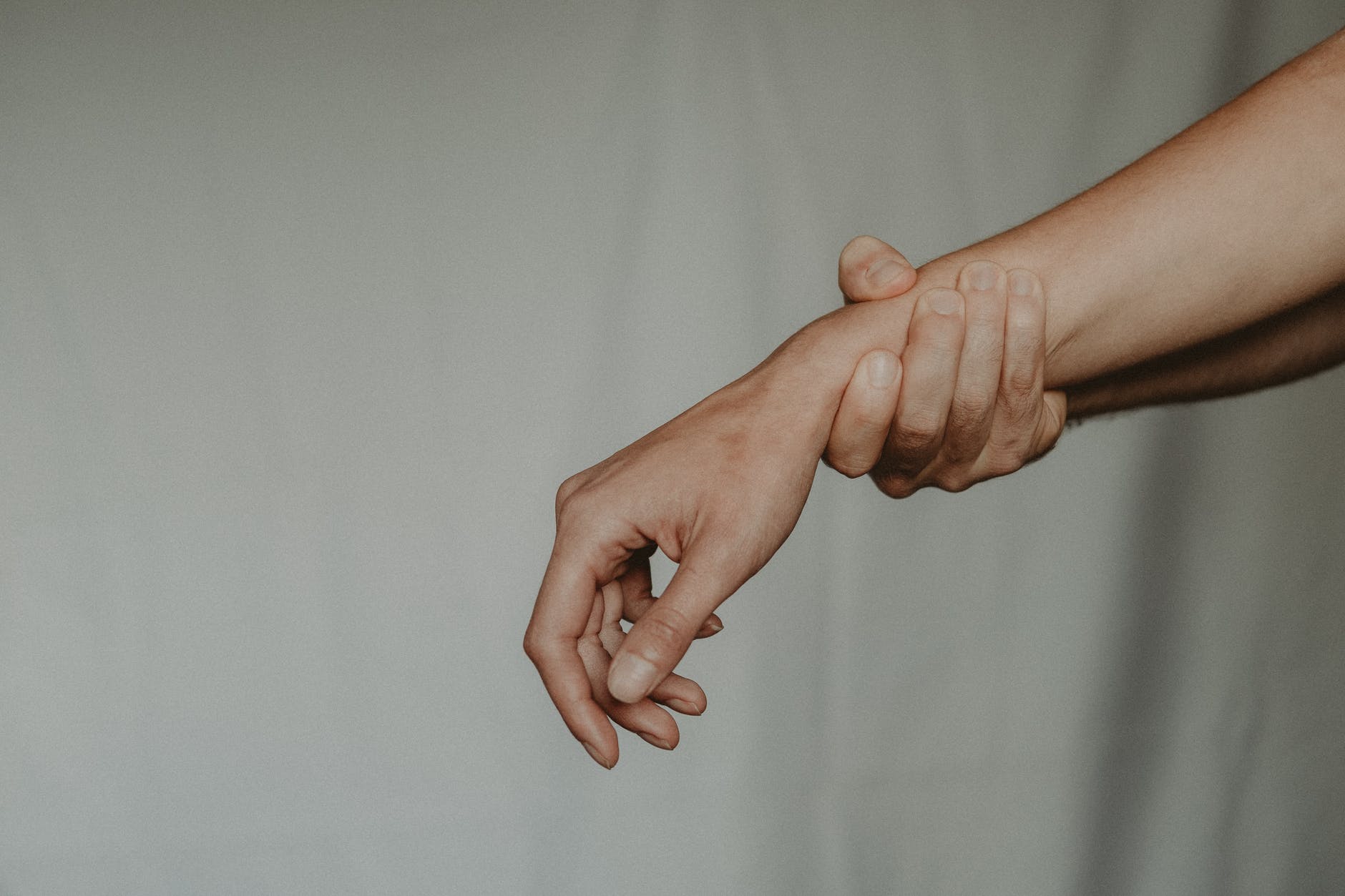 Wrist sprains and how to treat them?