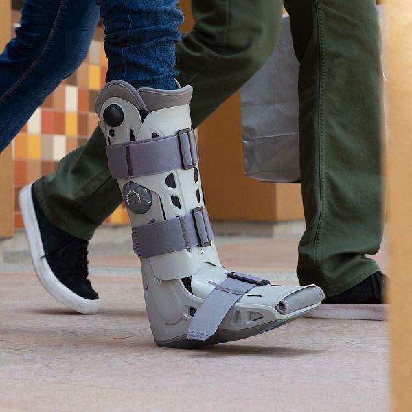 Aircast AirSelect Elite Tall Cast Boot | Orthopedic CAM Boot for Broken Ankle & Fractures